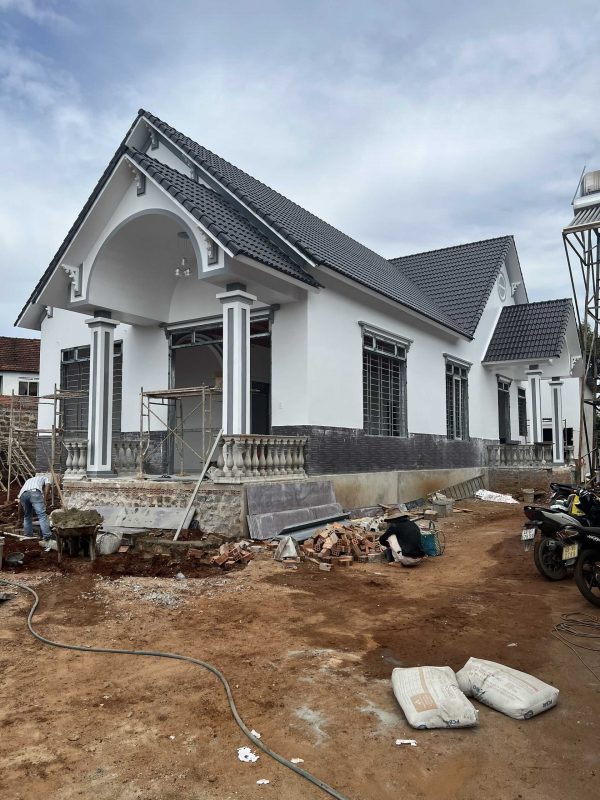 Thi công mái ngói màu SCG tại Lâm Đồng